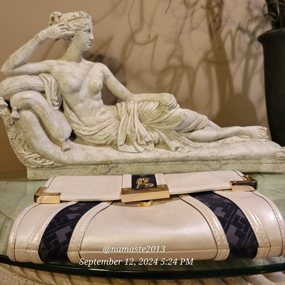 L.A.M.B. by Gwen Stefani Frosted Pearl Clutch Leather Designer Celebrity #44 - Picture 6 of 17